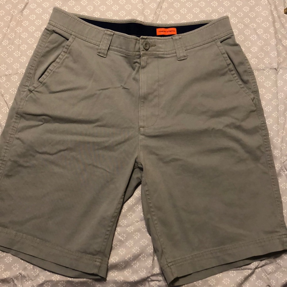 EUC flat front shorts. Perfect for back to school!